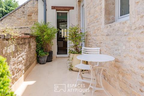 Designer apartment with terrace in the heart of the historic center