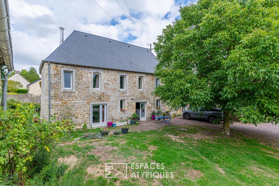 Maison en pierre rénovée avec dépendance