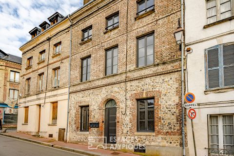 Very beautiful investment building in the city center of Honfleur