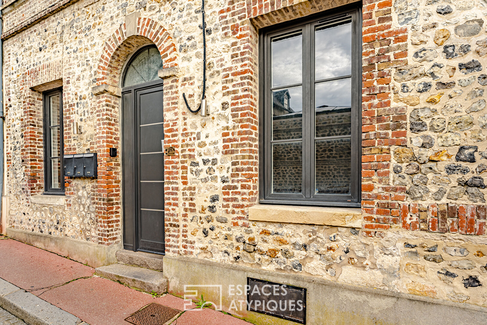 Very beautiful investment building in the city center of Honfleur