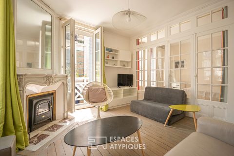 Two rooms with balcony in condominium typical of seaside architecture