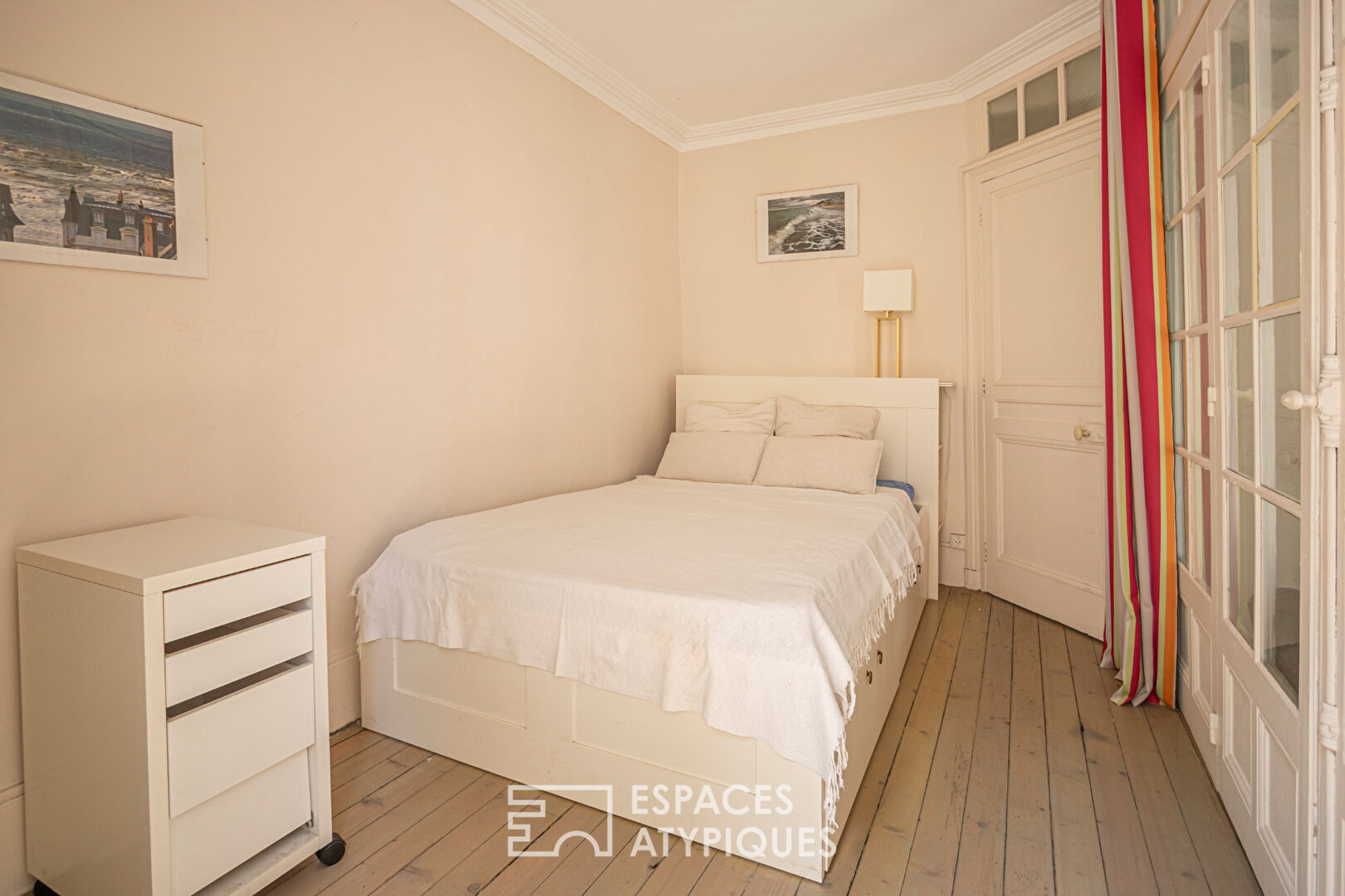 Two rooms with balcony in condominium typical of seaside architecture