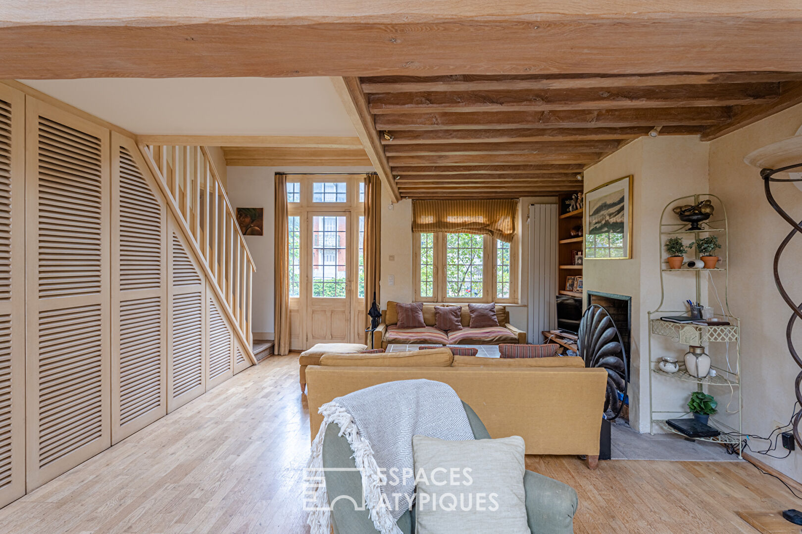 Appartement avec jardin privatif dans villa de caractère