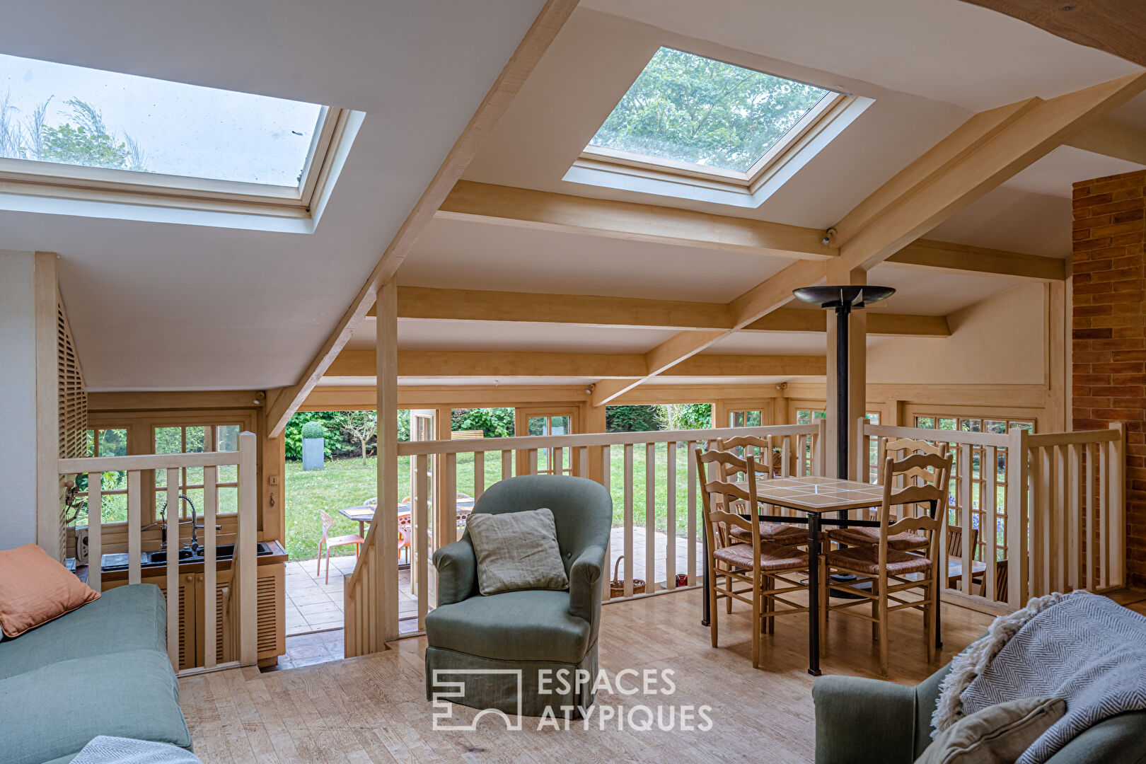 Appartement avec jardin privatif dans villa de caractère