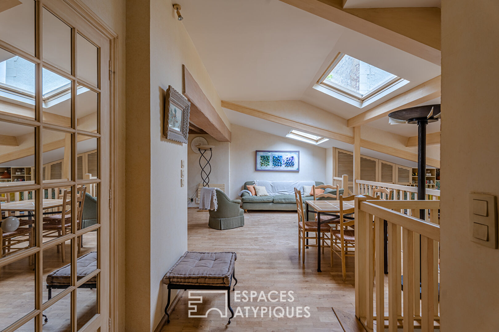 Appartement avec jardin privatif dans villa de caractère