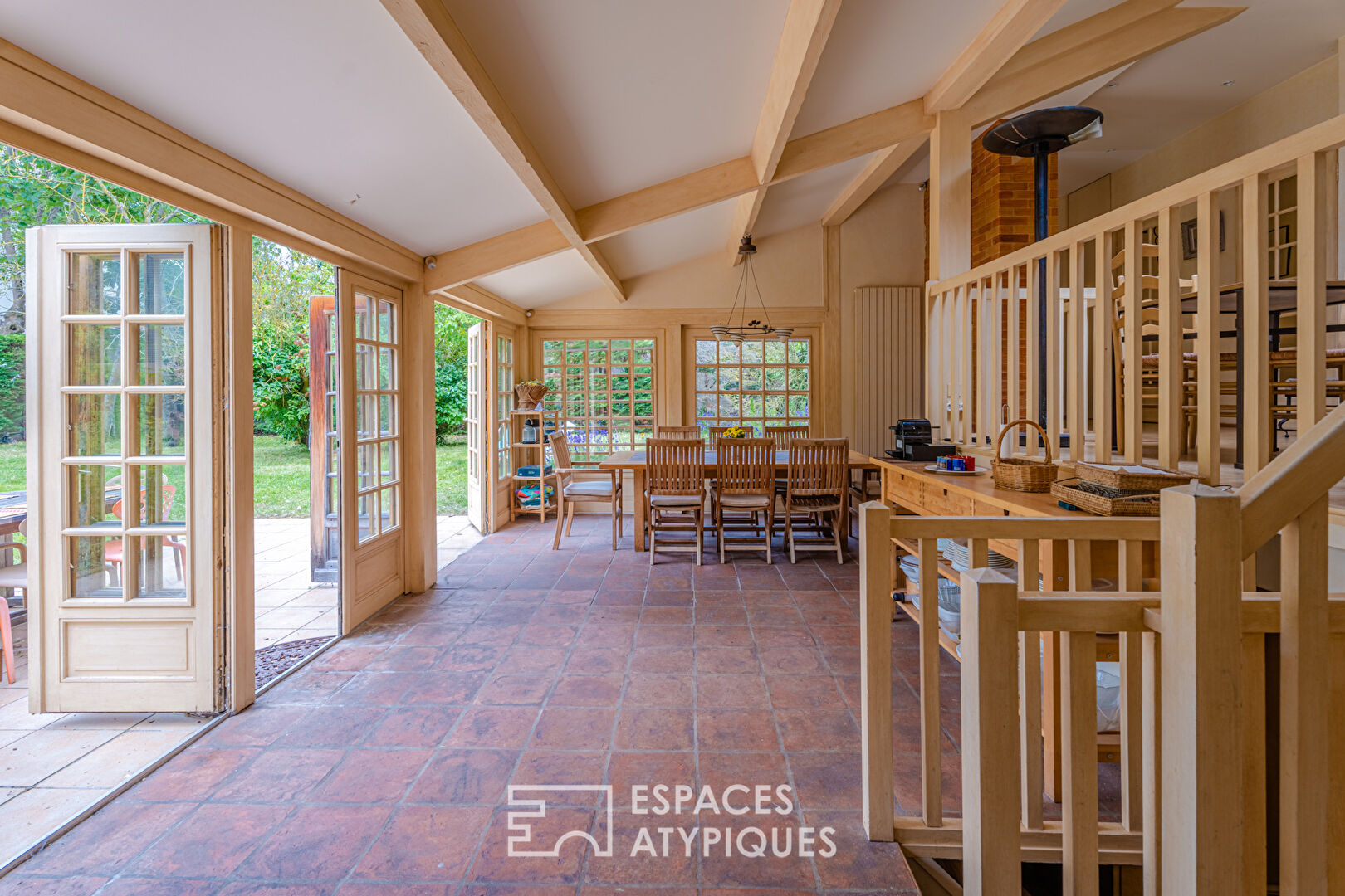 Appartement avec jardin privatif dans villa de caractère