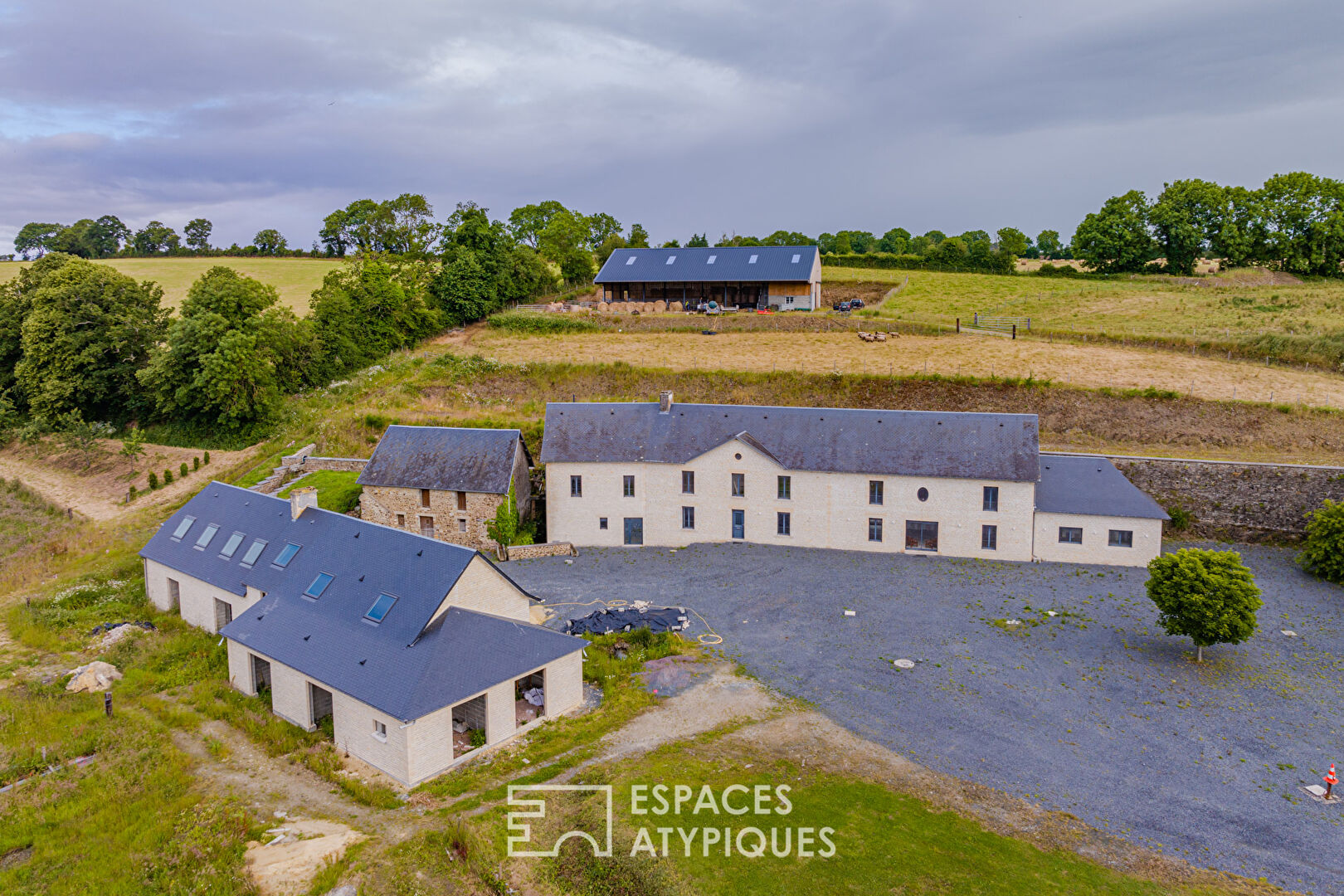 Old mill with outbuildings on 25ha