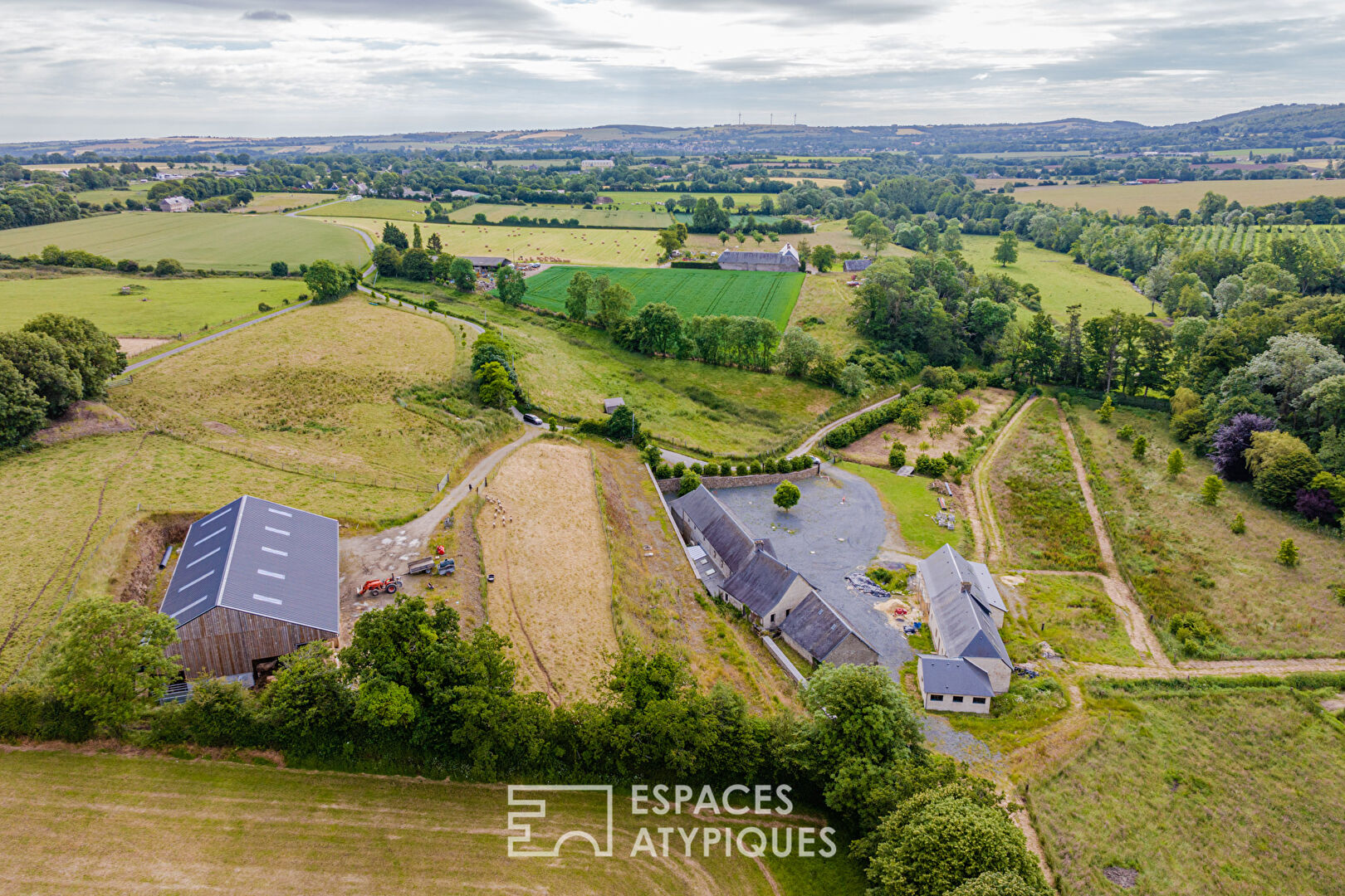 Old mill with outbuildings on 25ha