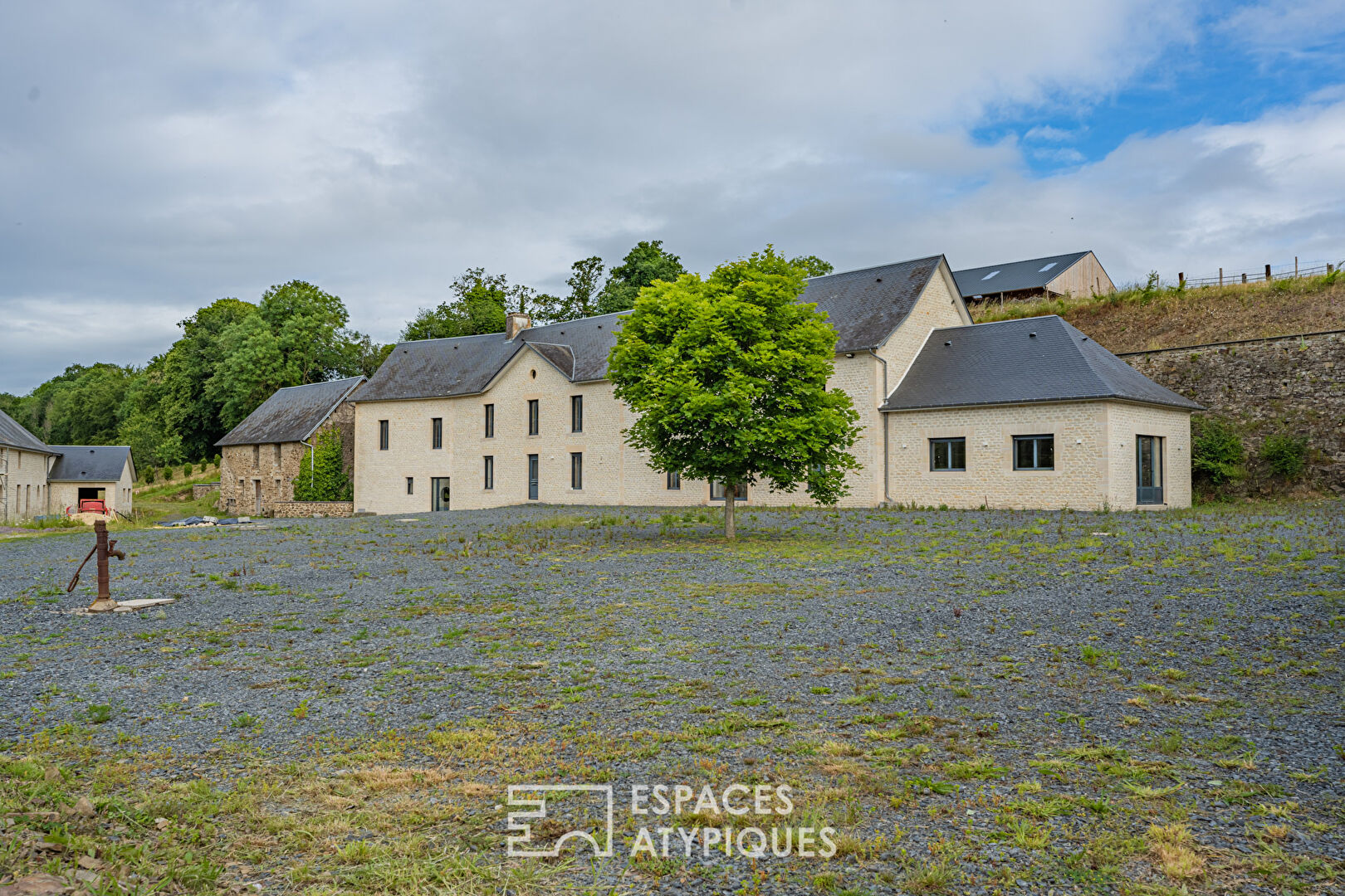 Old mill with outbuildings on 25ha