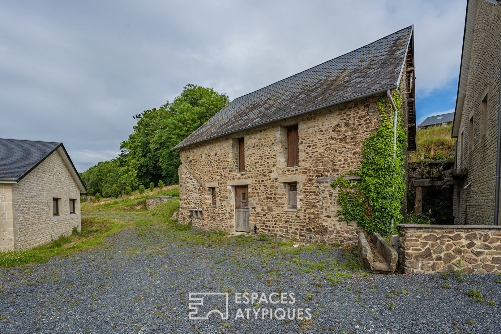 Old mill with outbuildings on 25ha