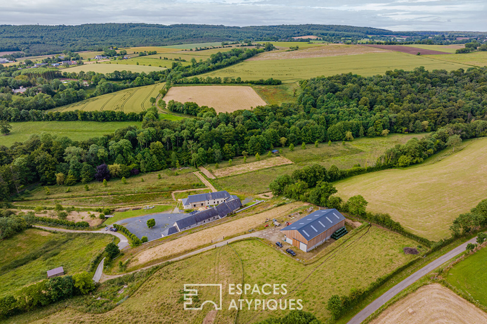 Old mill with outbuildings on 25ha