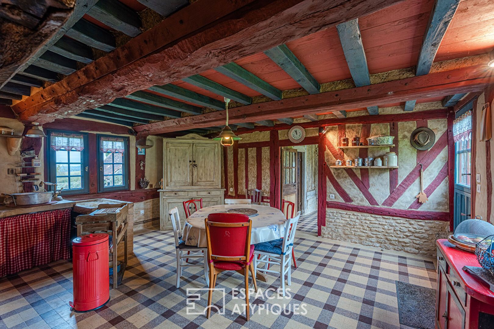 Maison normande avec herbage et boxes pour chevaux