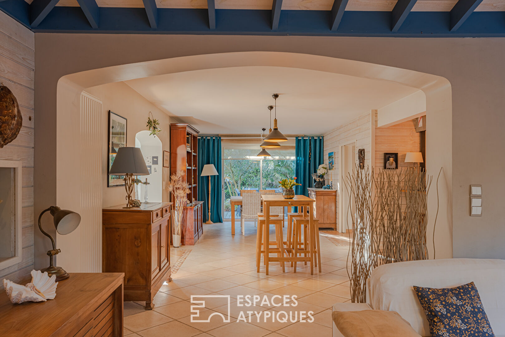Villa de charme avec vie de plain-pied en bord de mer