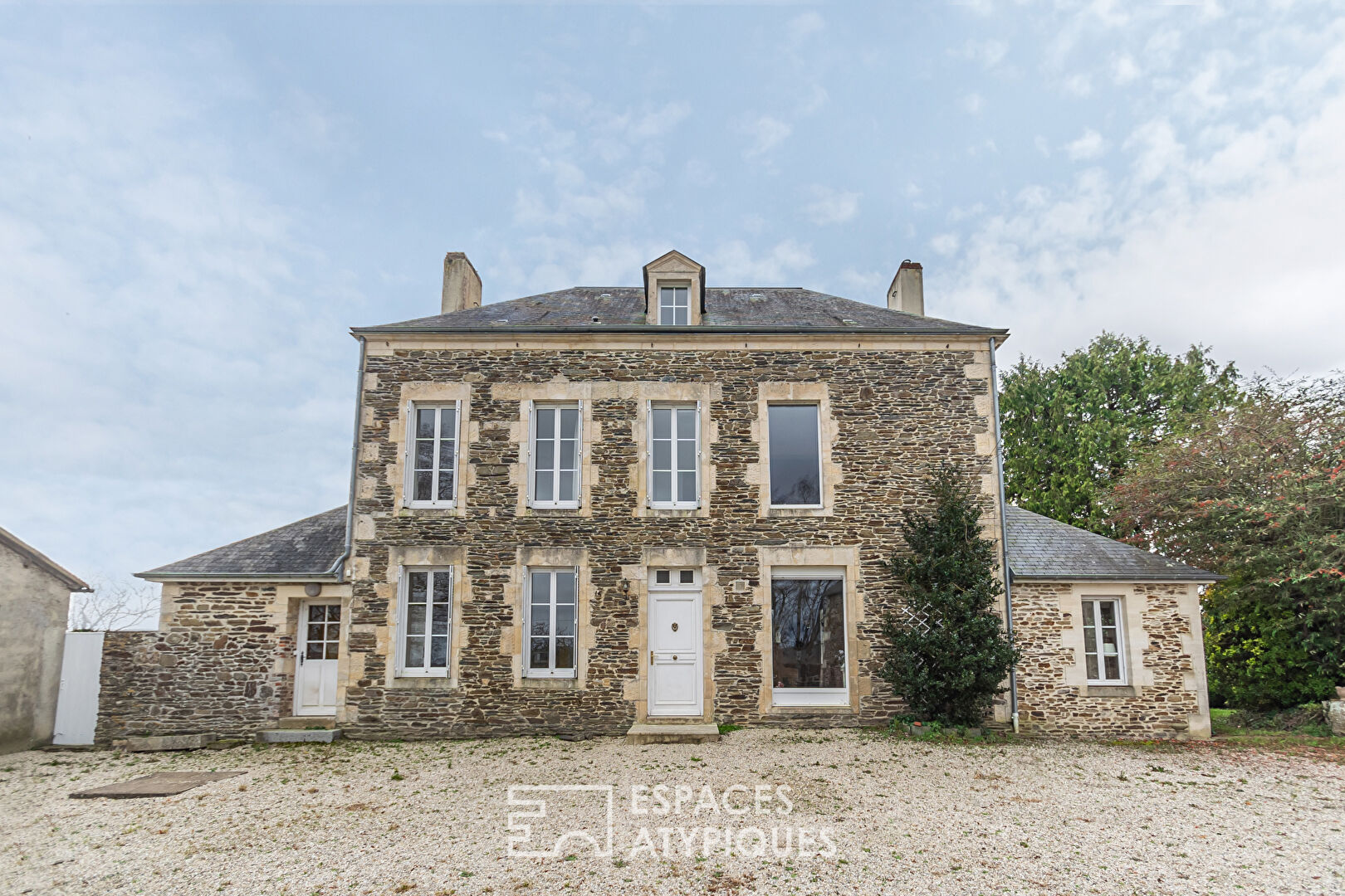 Maison de maître avec dépendances et manège à chevaux