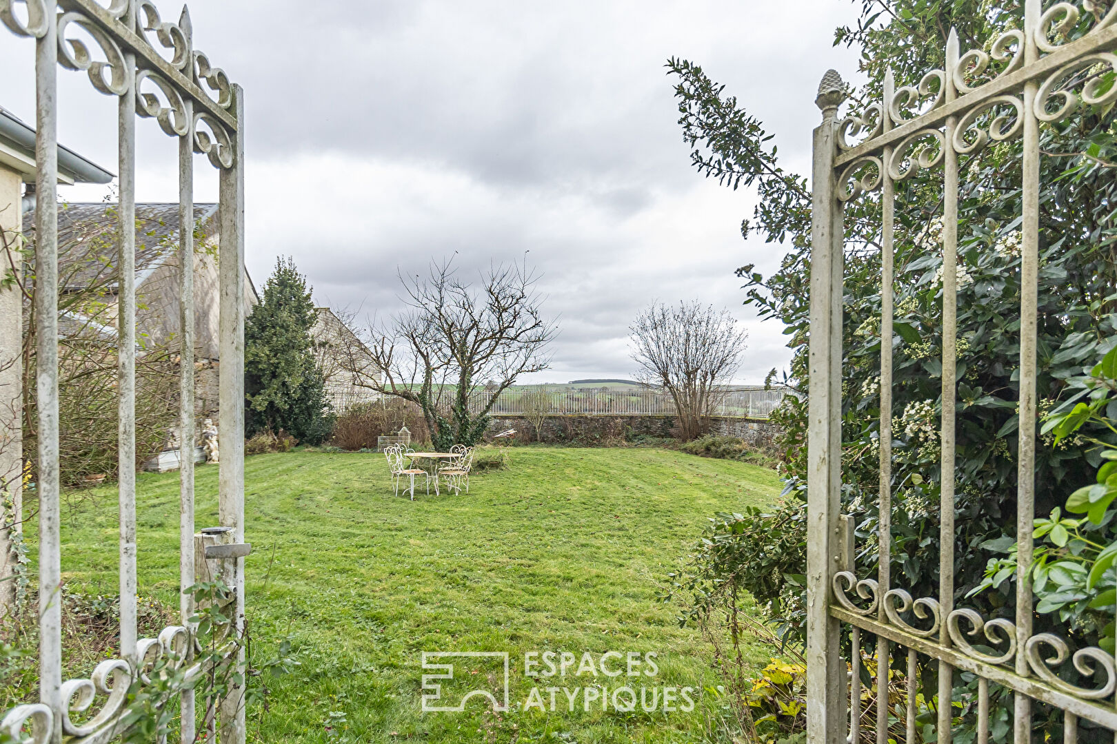 Maison de maître avec dépendances et manège à chevaux