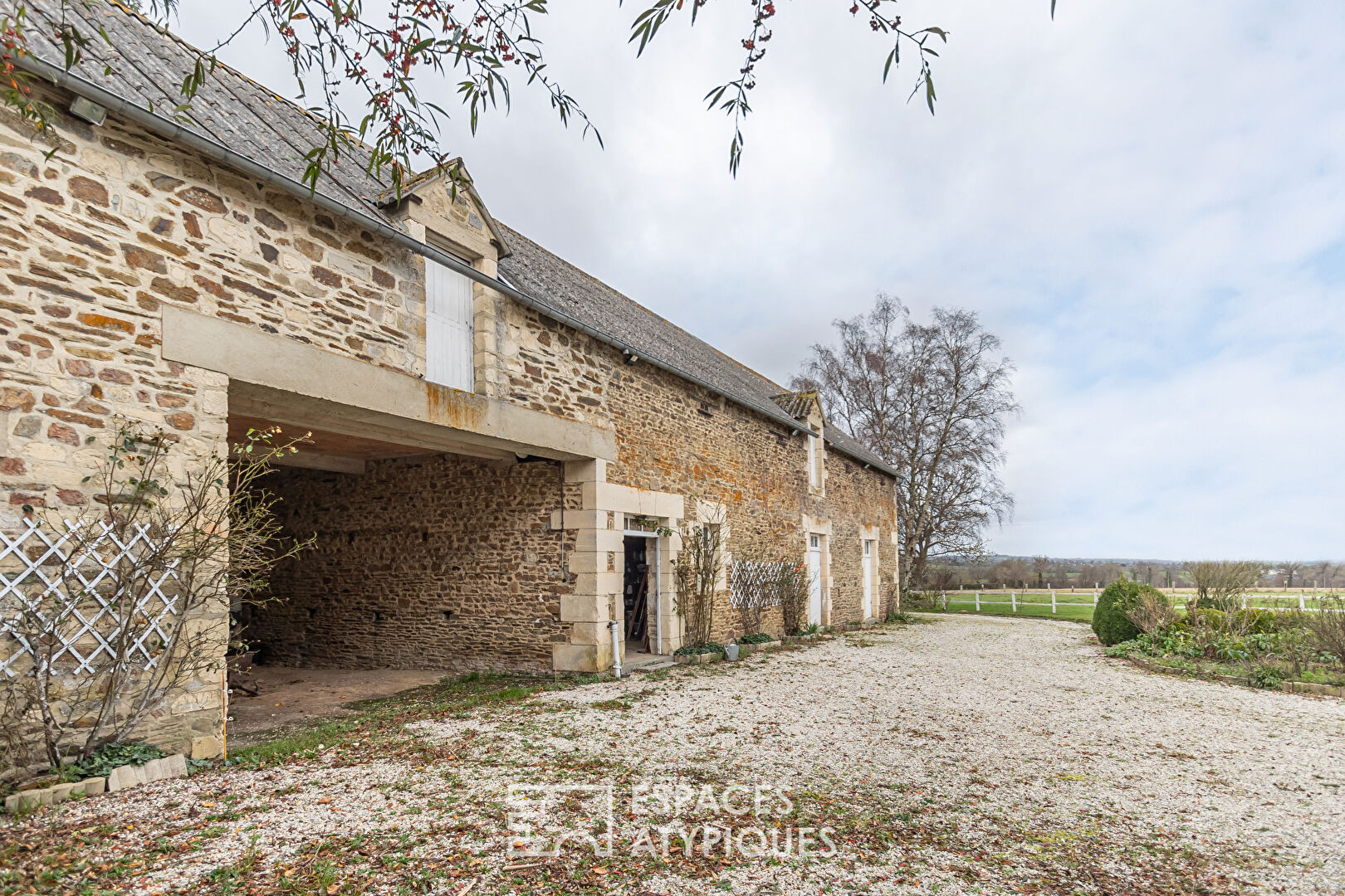 Maison de maître avec dépendances et manège à chevaux