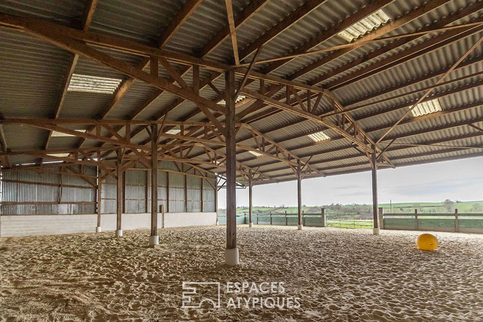 Maison de maître avec dépendances et manège à chevaux