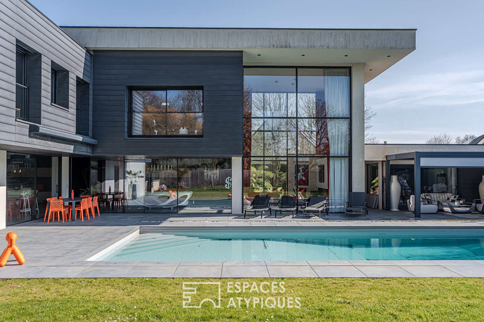Maison d’architecte avec piscine chauffée