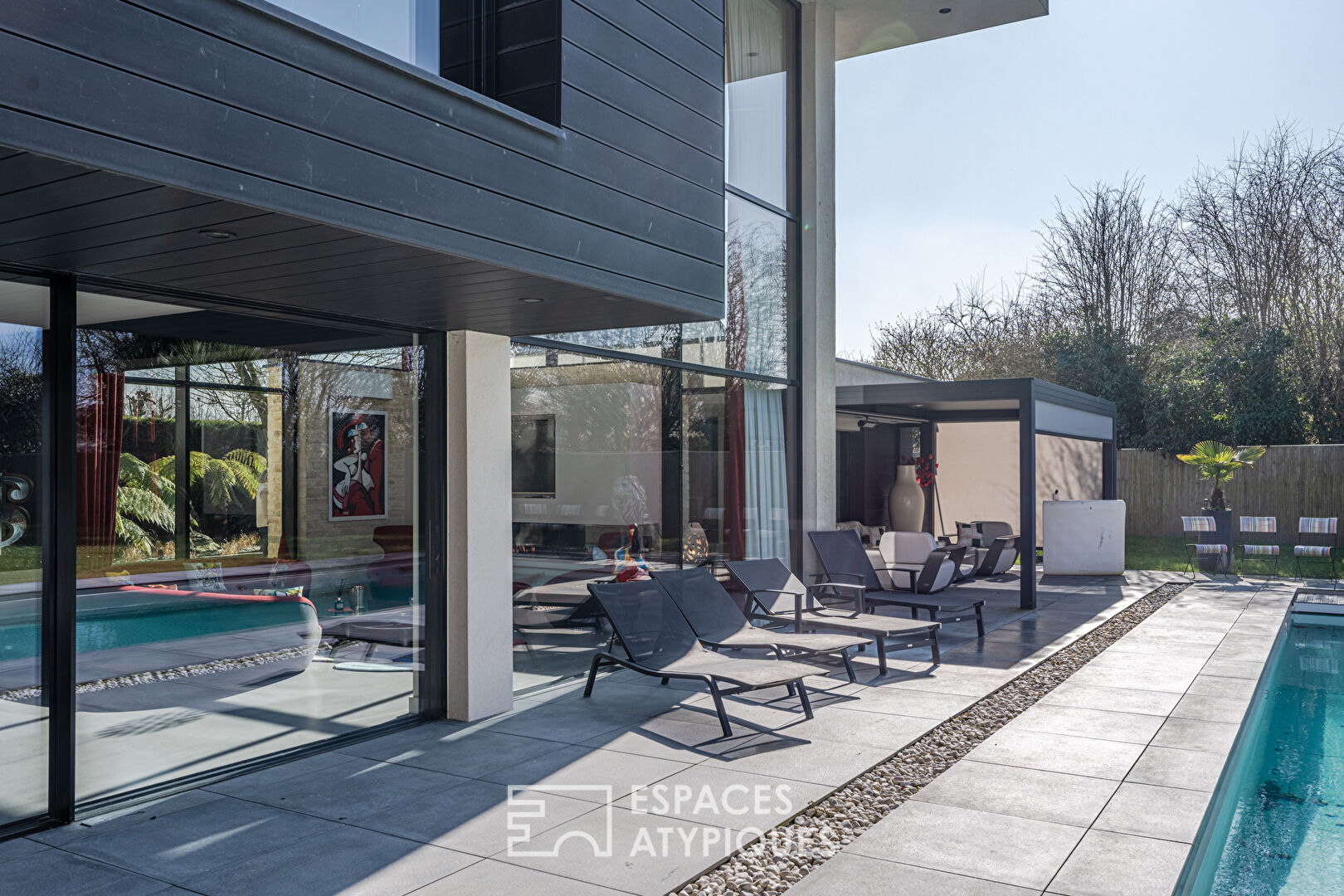 Maison d’architecte avec piscine chauffée