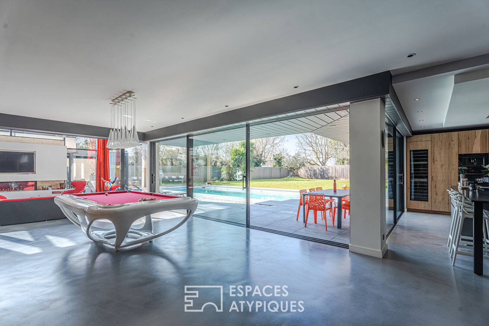Maison d’architecte avec piscine chauffée