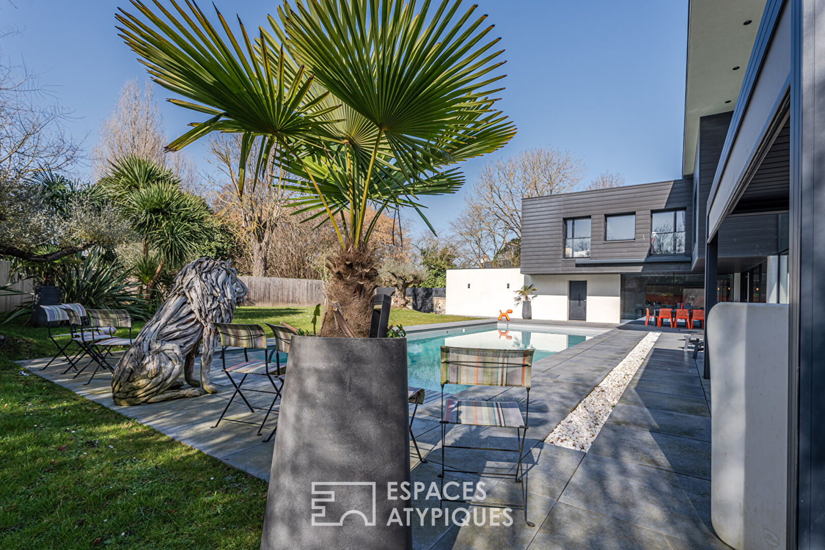 Maison d’architecte avec piscine chauffée
