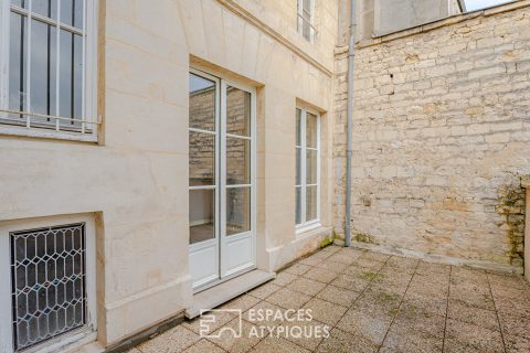 RARE! Dans le centre historique, appartement avec terrasse à réinterpréter