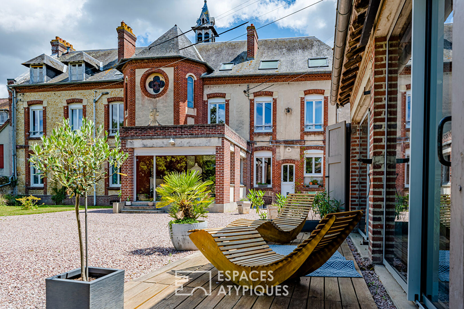 Former 18th century convent in Normandy in the heart of Pays d’Auge