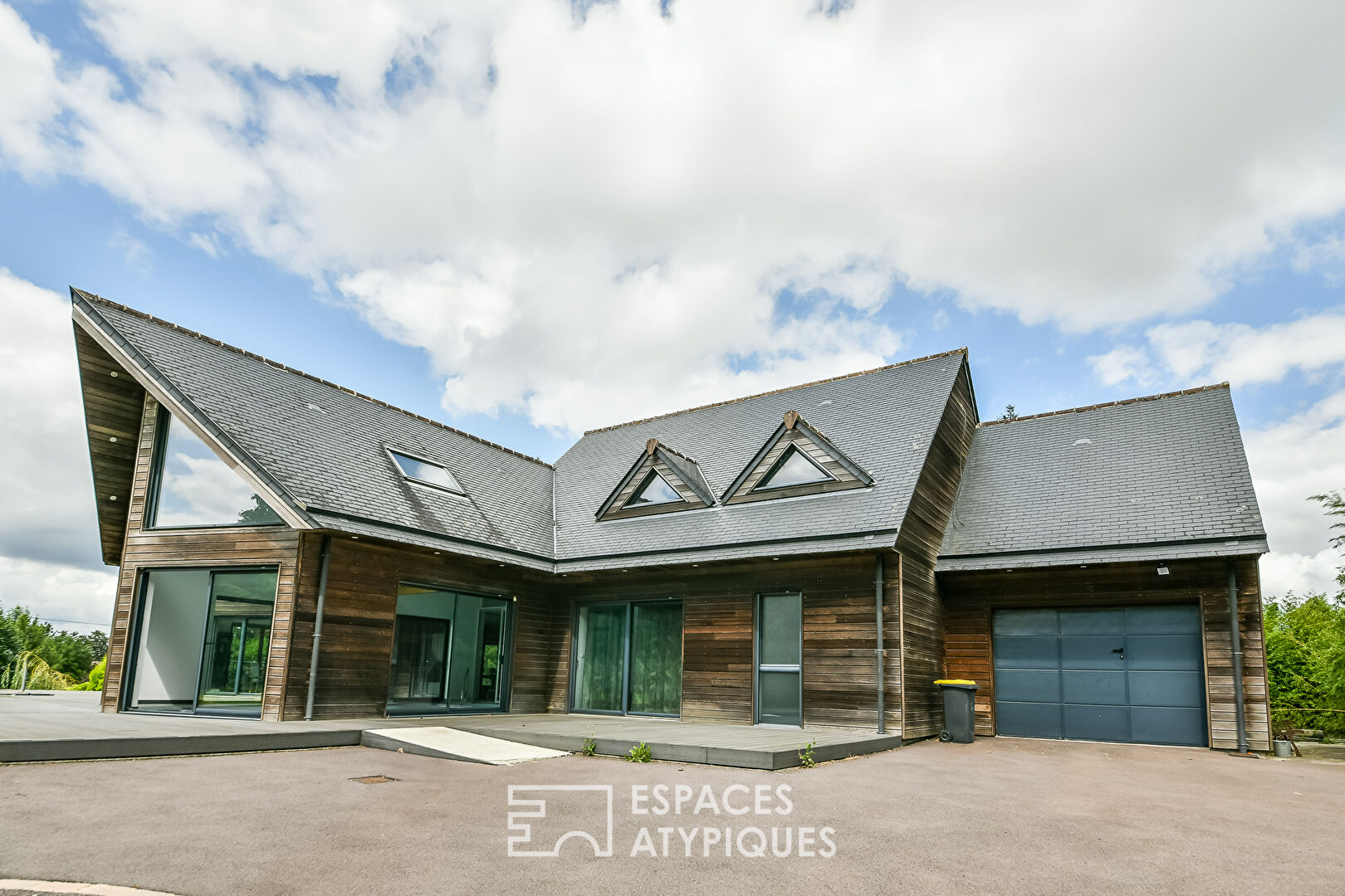 Architect’s house with swimming pool near Clécy