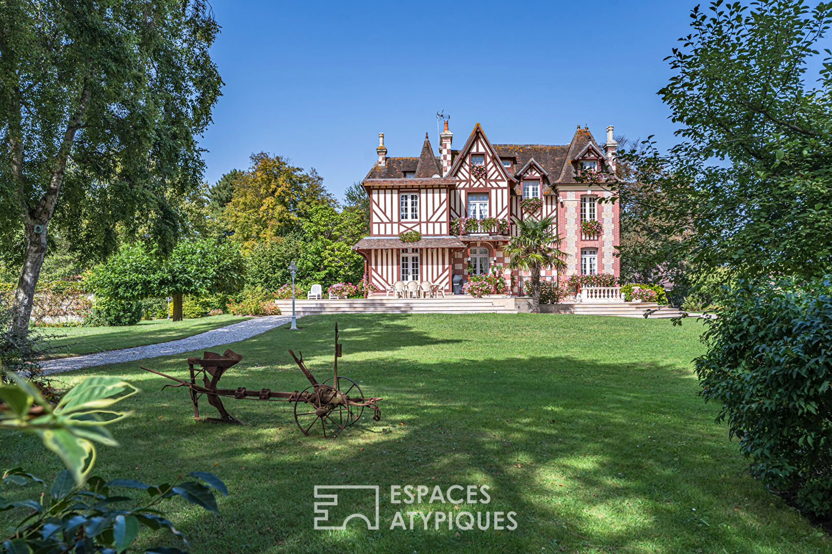 Magnificent 19th century property near the sea in Cabourg