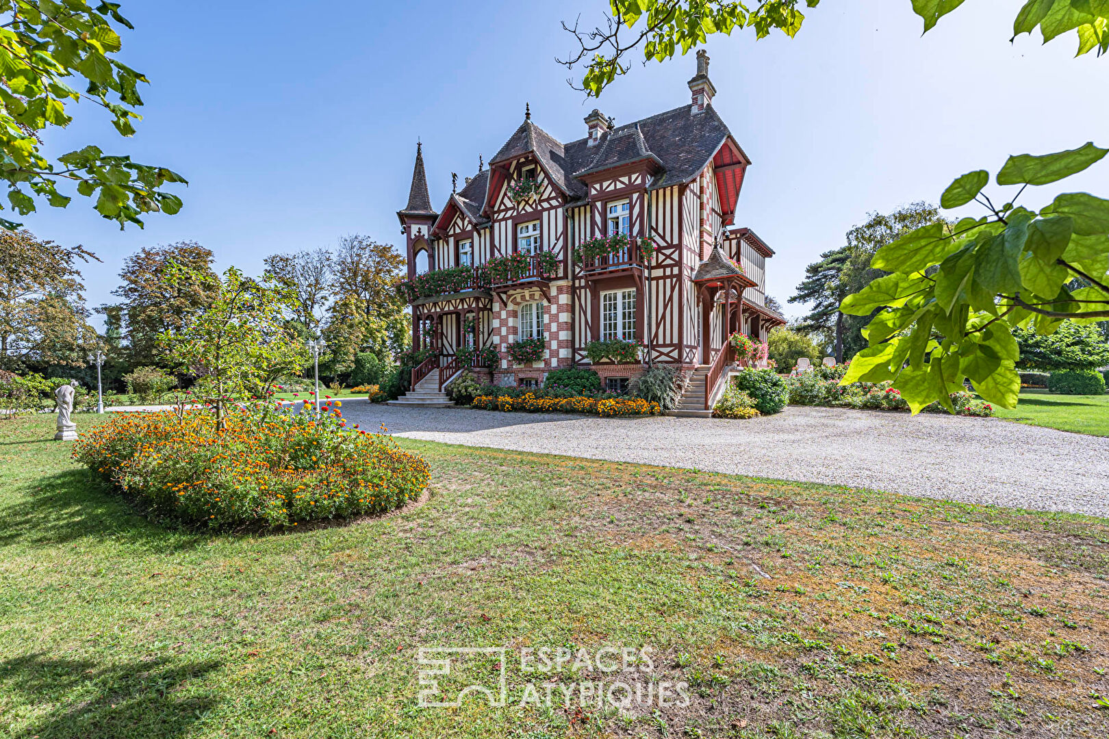 Magnificent 19th century property near the sea in Cabourg
