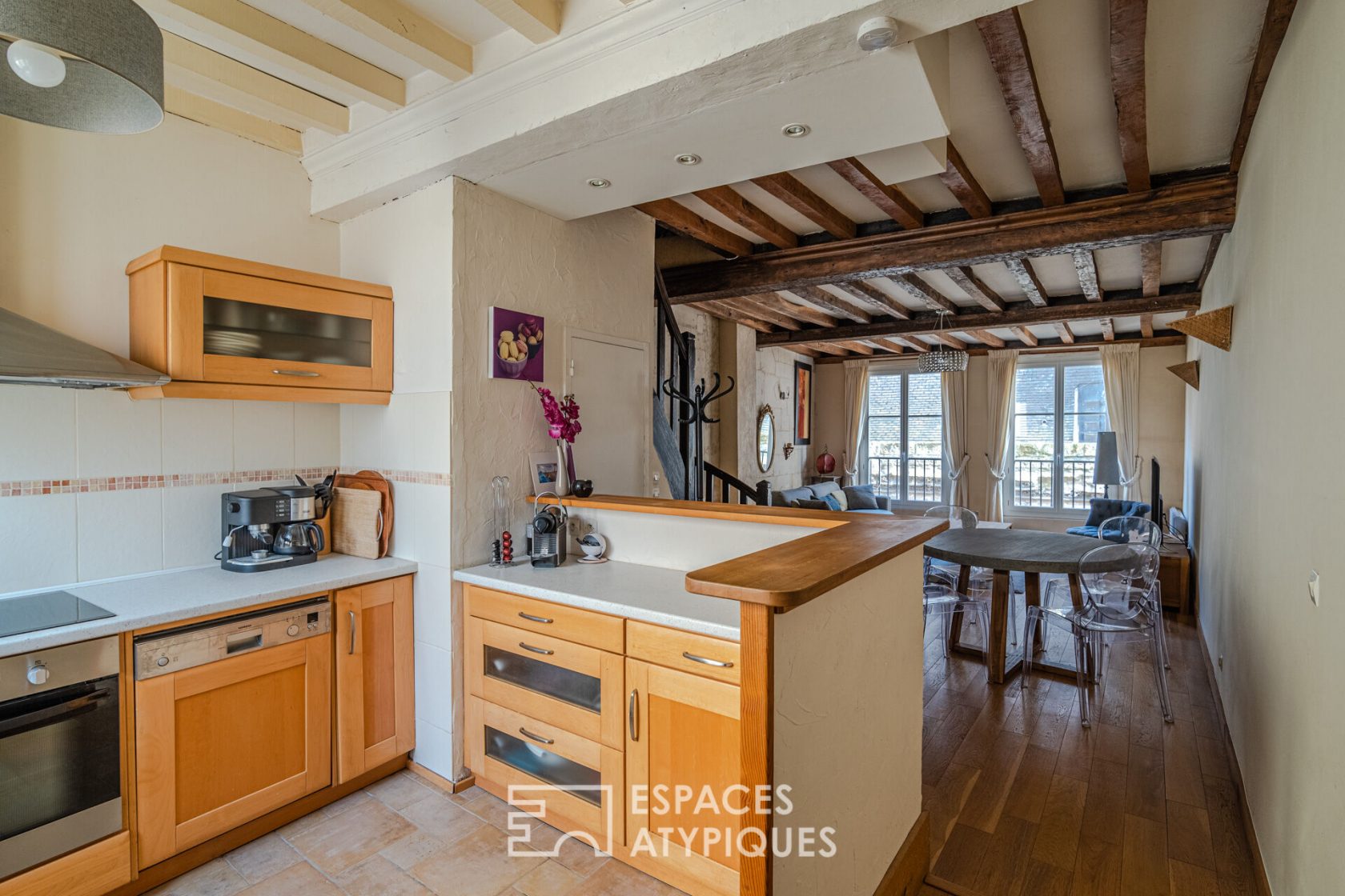 FALLING FOR SOMETHING! Triplex on the top floor rue Froide with parking