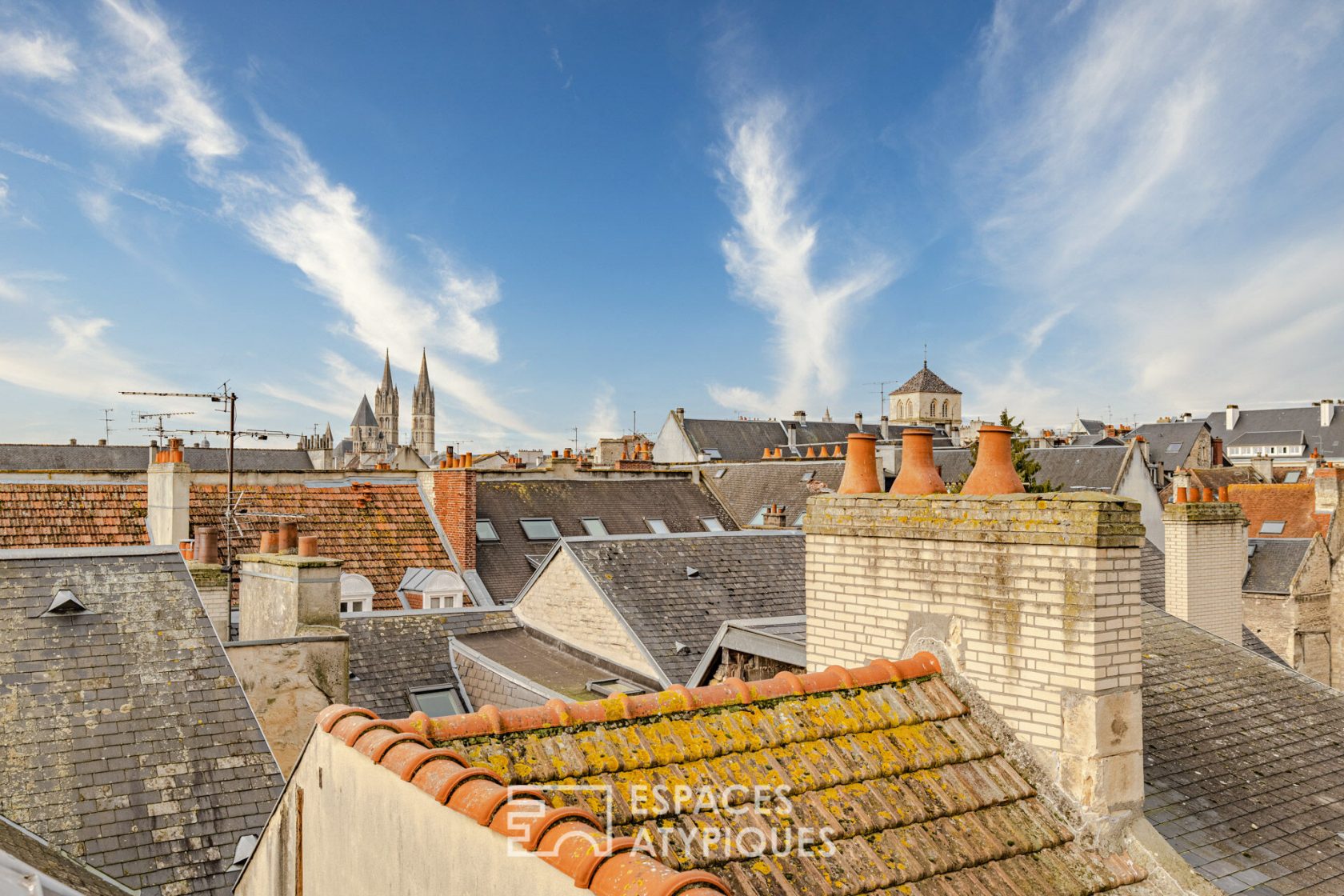 FALLING FOR SOMETHING! Triplex on the top floor rue Froide with parking