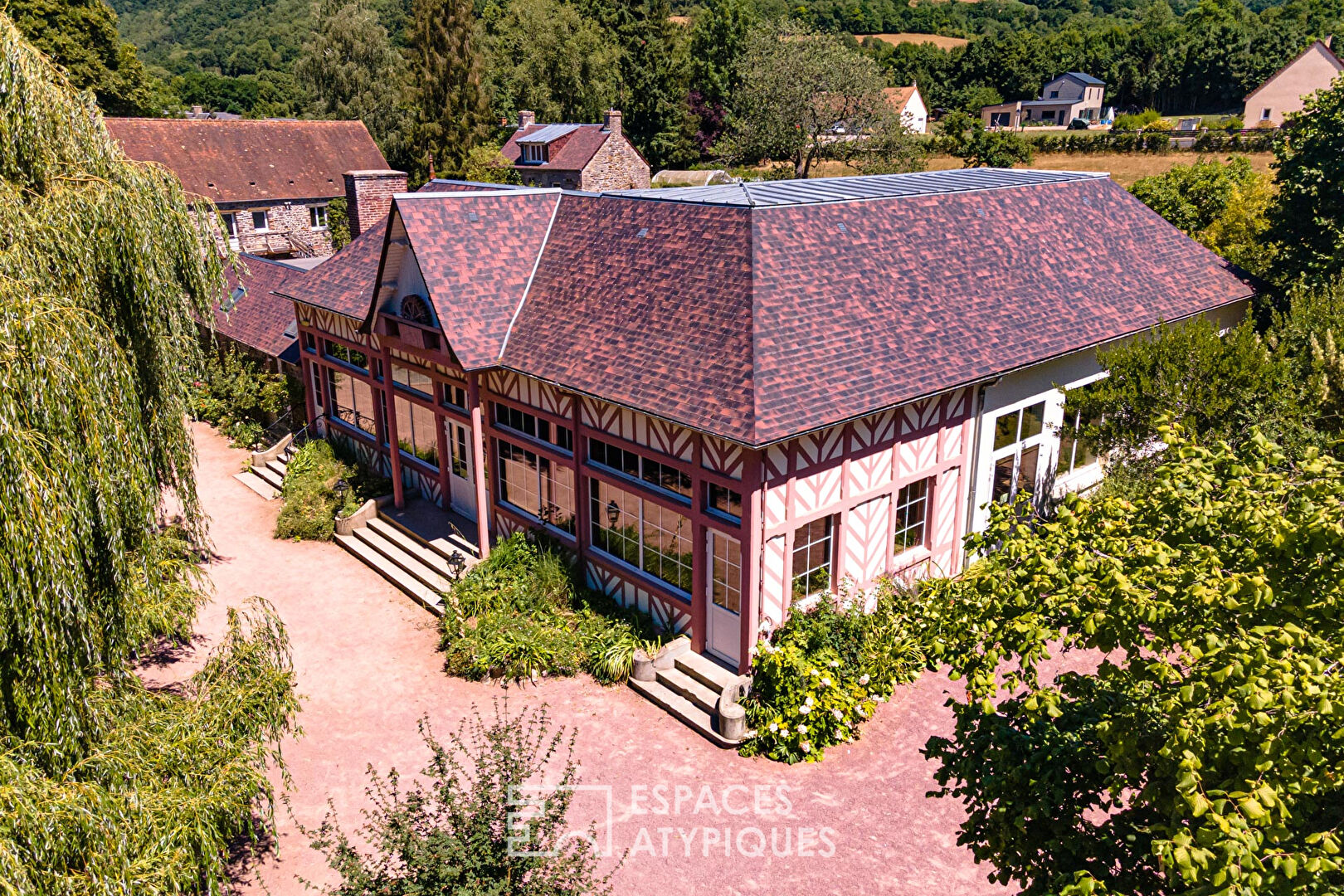 Moulin historique avec habitation, gîtes et salle de réception