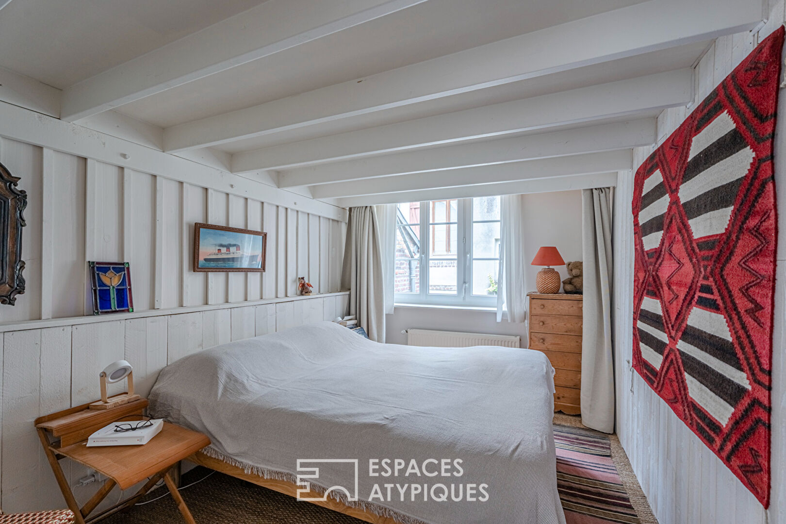 Former artist’s studio revisited in a loft in the historic center of Honfleur