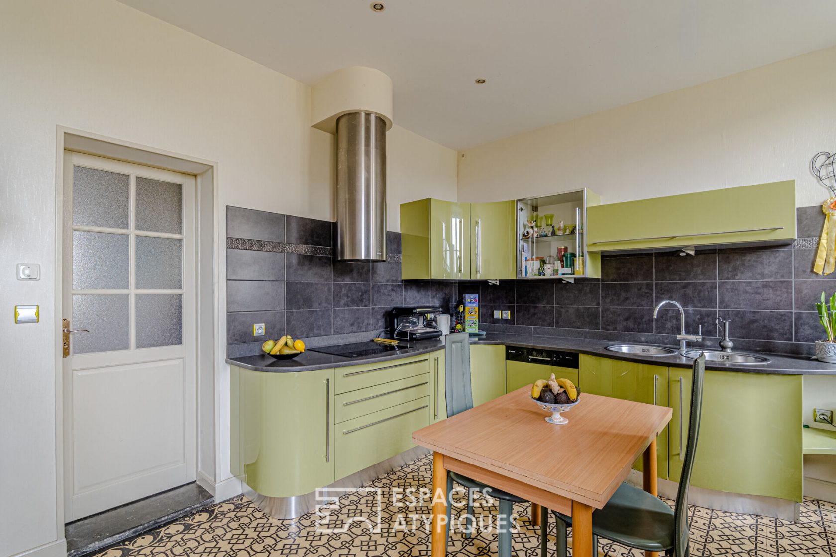 Historic property with outbuildings in the heart of a popular tourist area