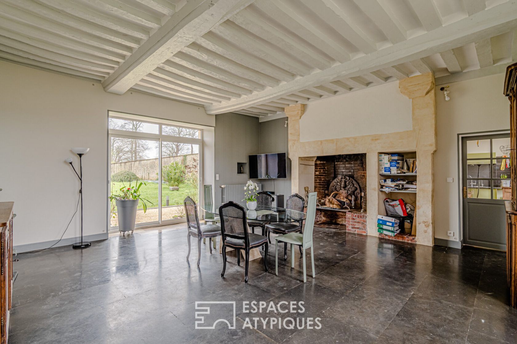 Historic property with outbuildings in the heart of a popular tourist area