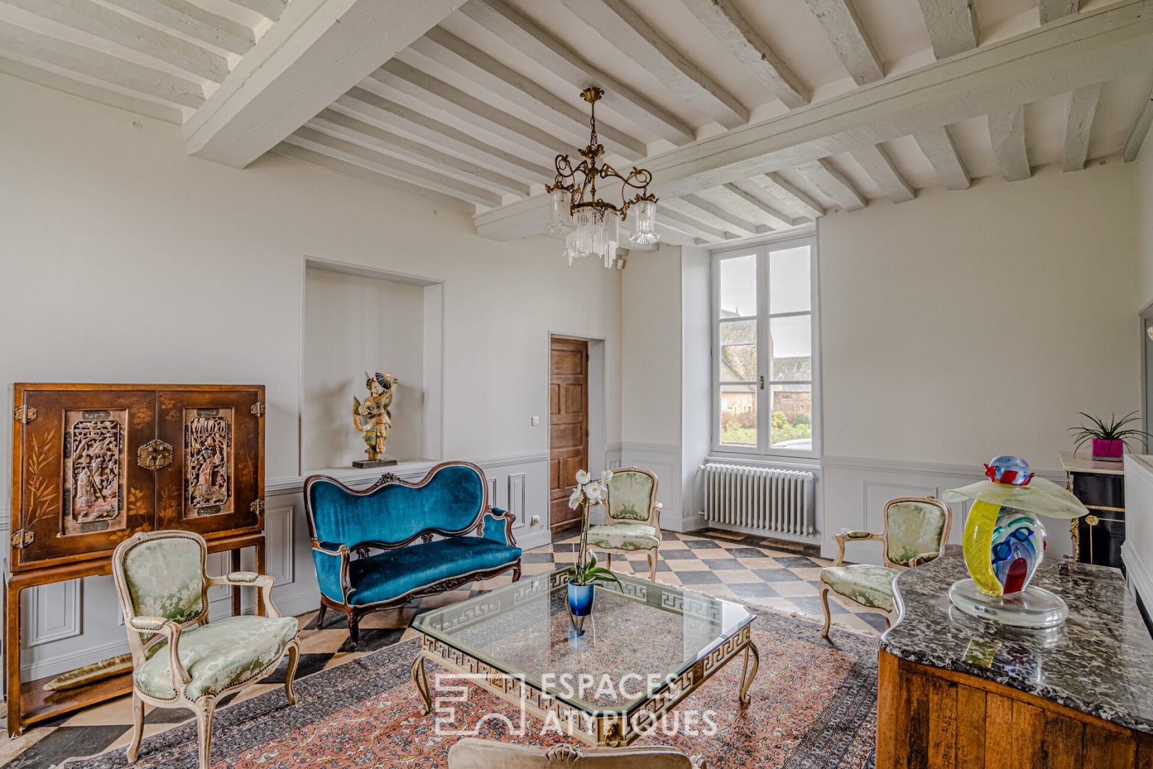 Historic property with outbuildings in the heart of a popular tourist area