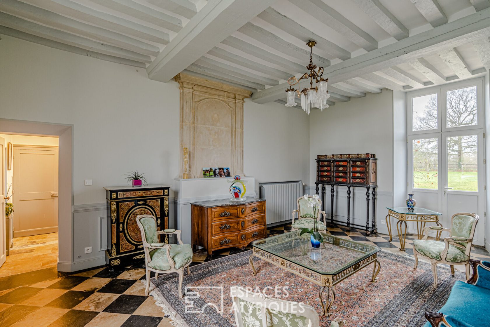 Historic property with outbuildings in the heart of a popular tourist area