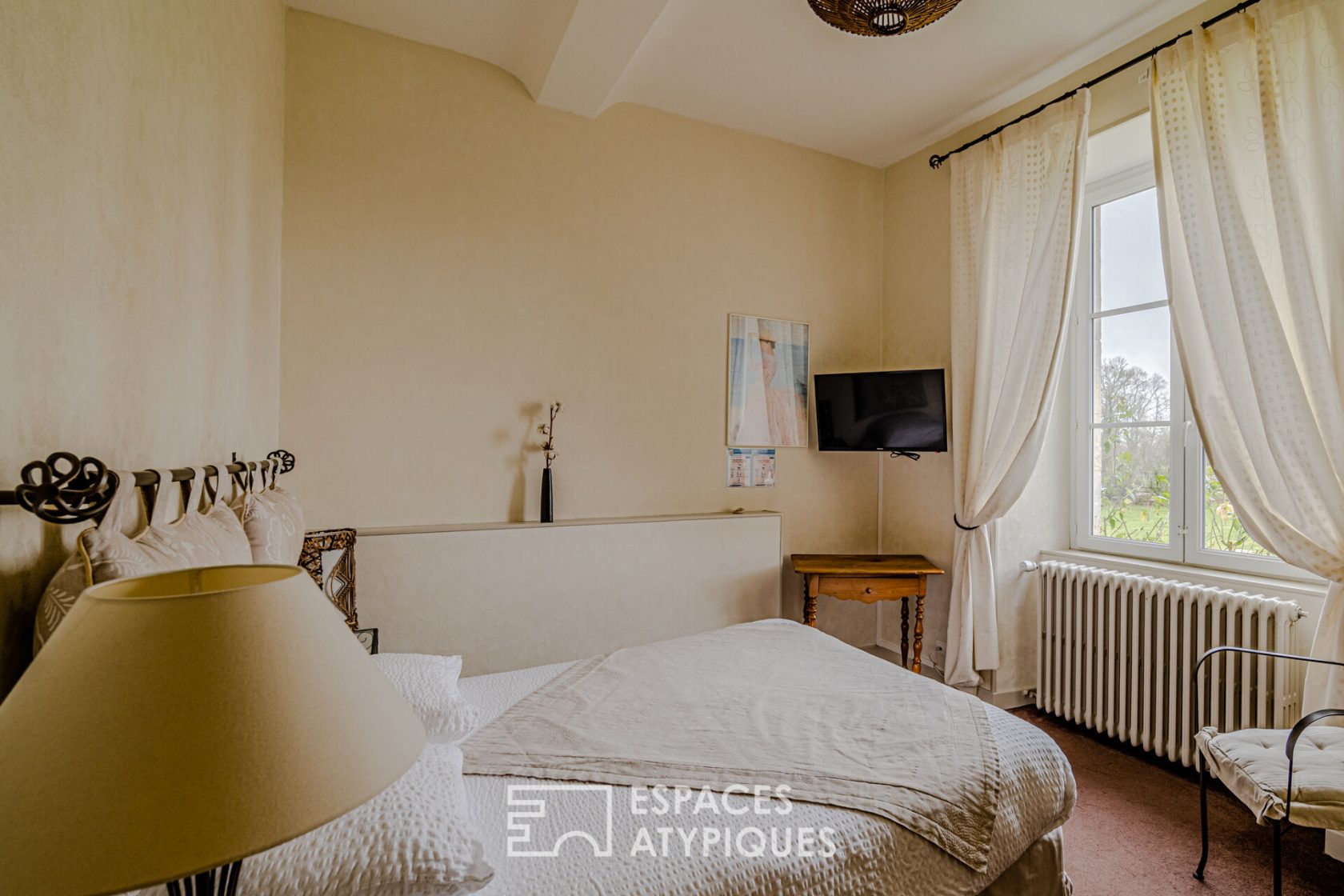 Historic property with outbuildings in the heart of a popular tourist area