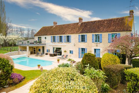 Beau domaine rénové sur 4  hectares en pleine campagne normande