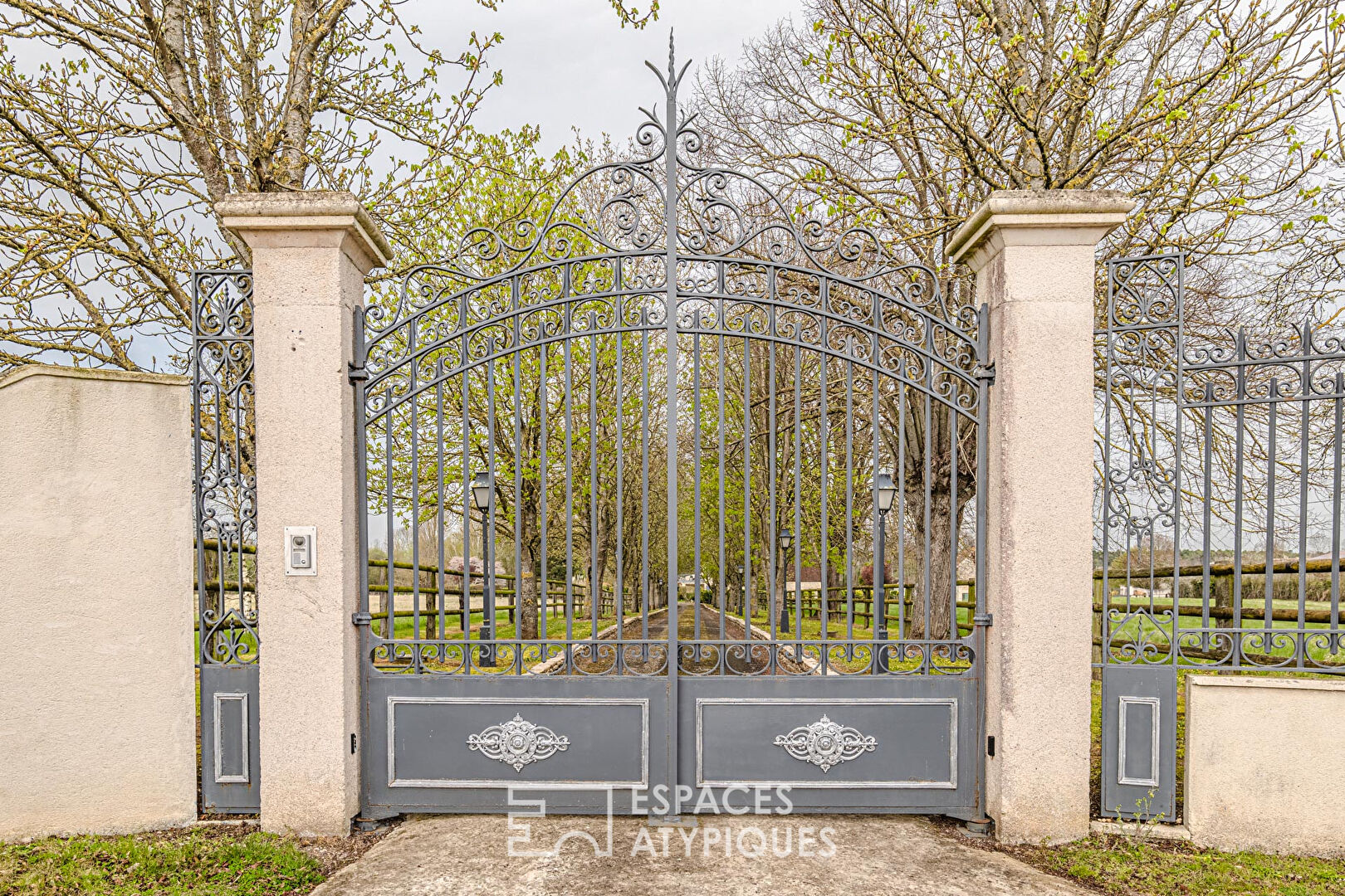 Beau domaine rénové sur 4  hectares en pleine campagne normande