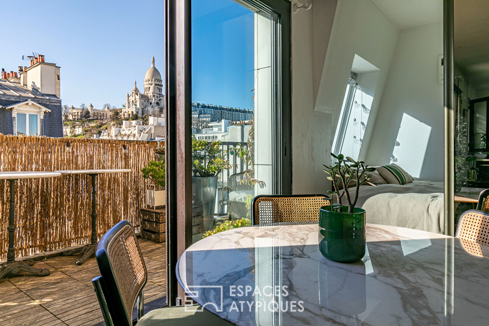 High floor with terrace and view of Sacré Coeur in Montmartre