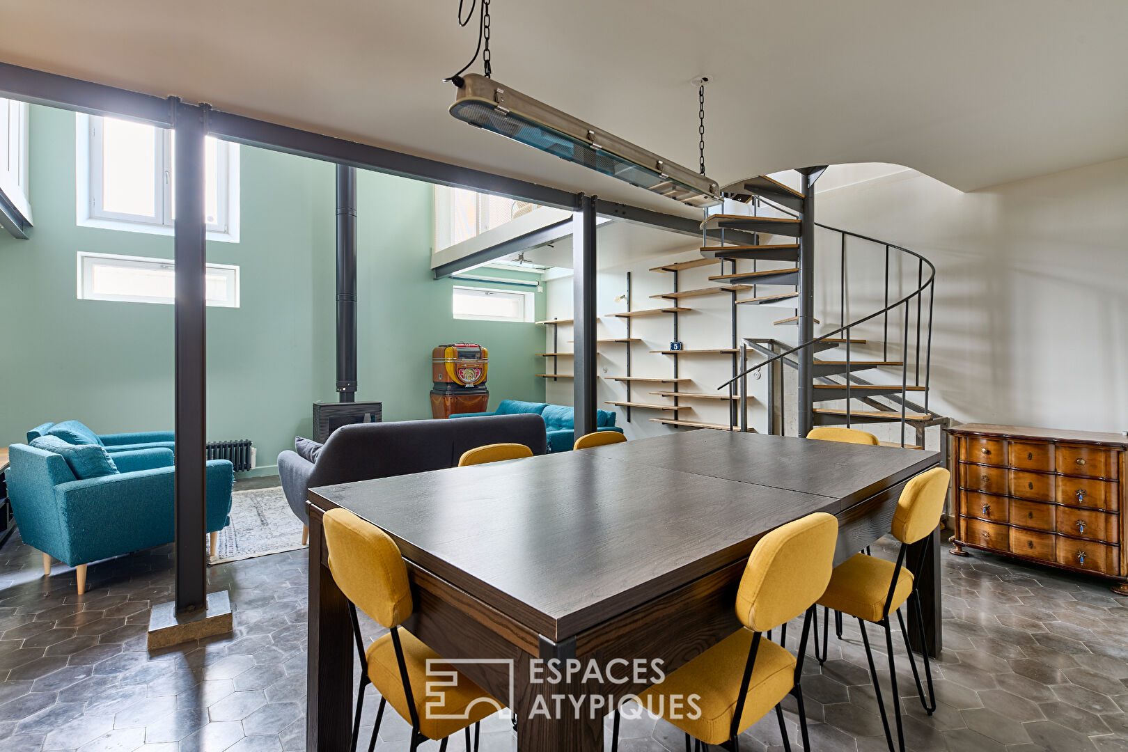 Maison rénovée par architecte avec terrasse proche Halle Pajol
