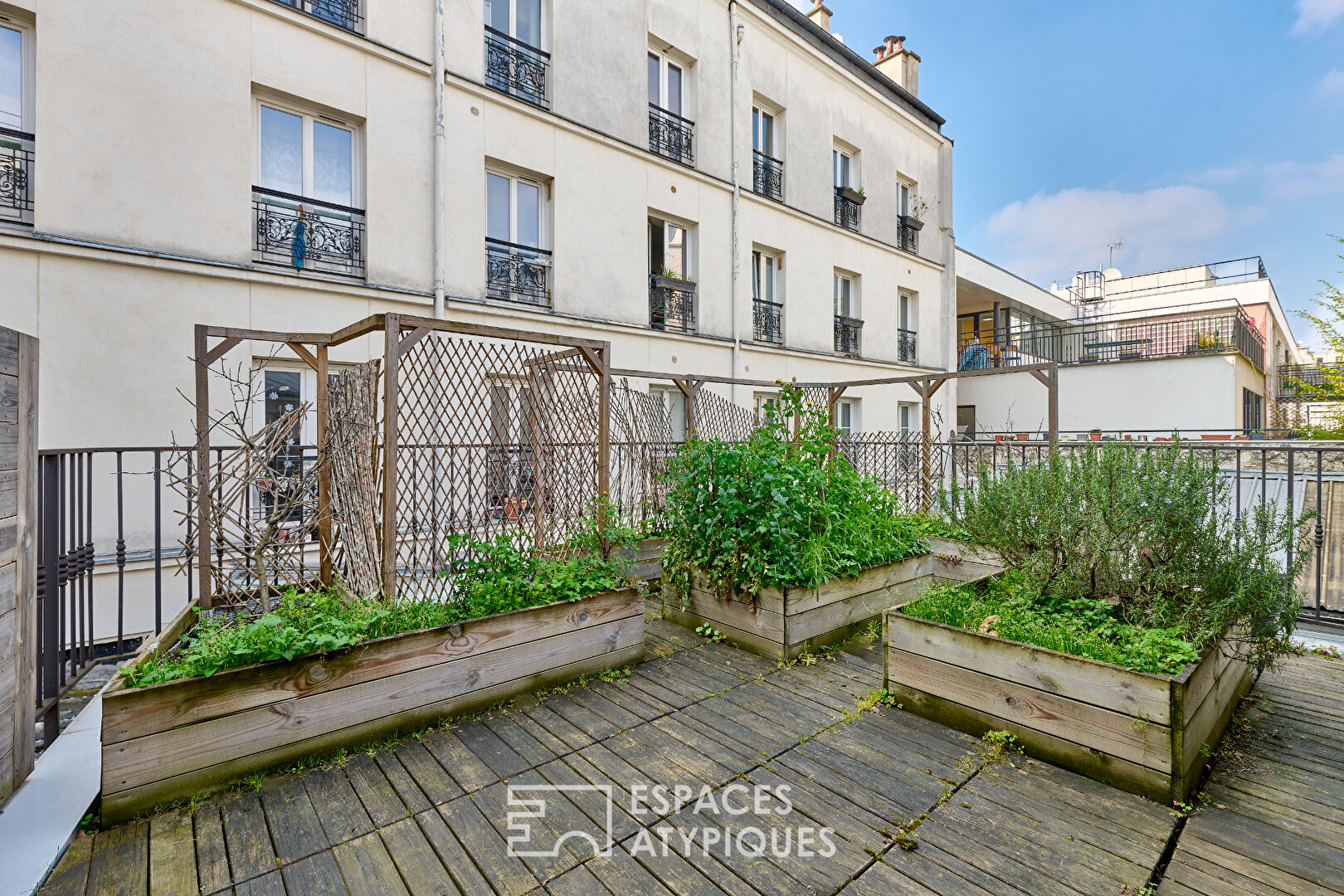 Maison rénovée par architecte avec terrasse proche Halle Pajol