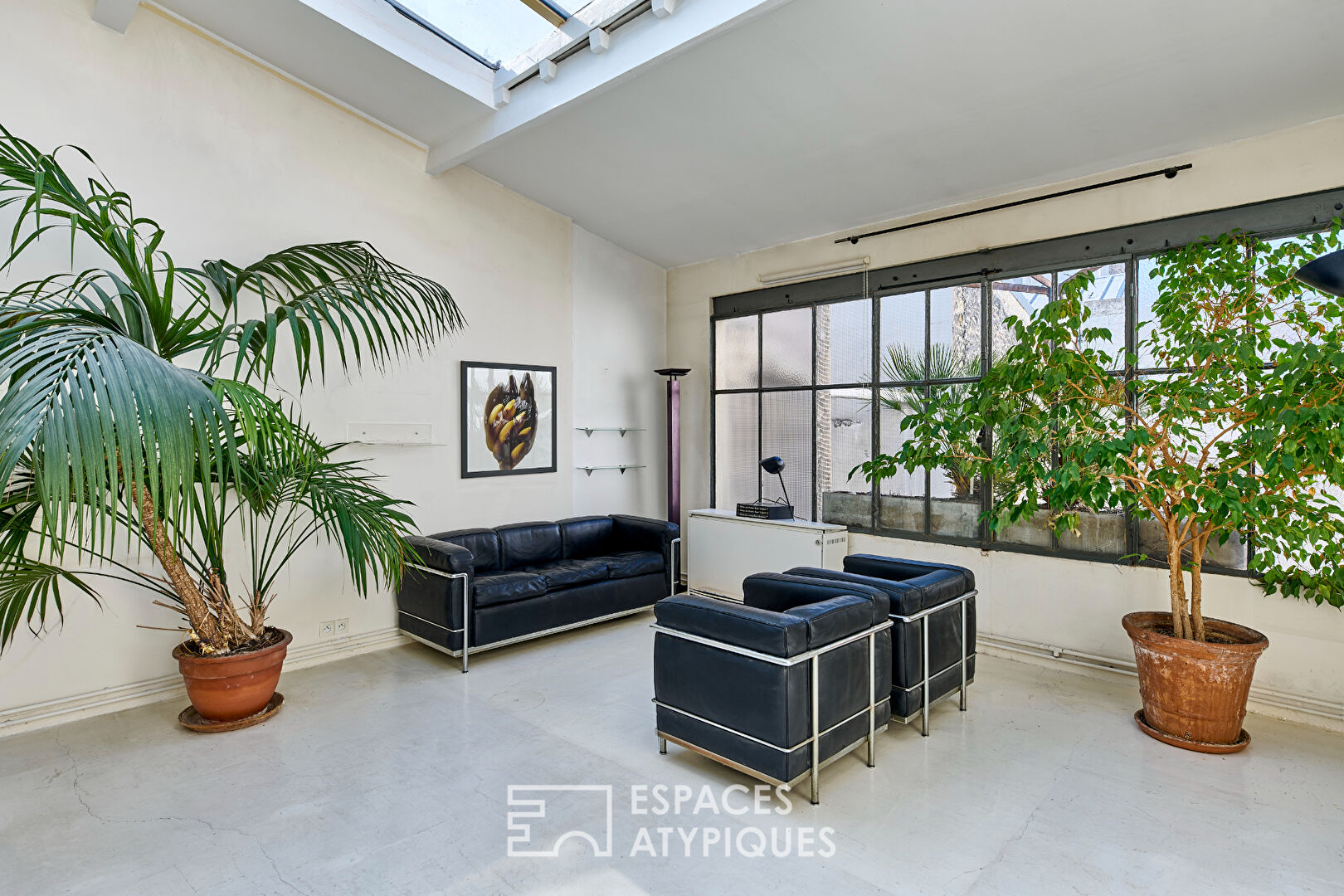 Top-floor loft-style duplex with skylights – Montorgueil district