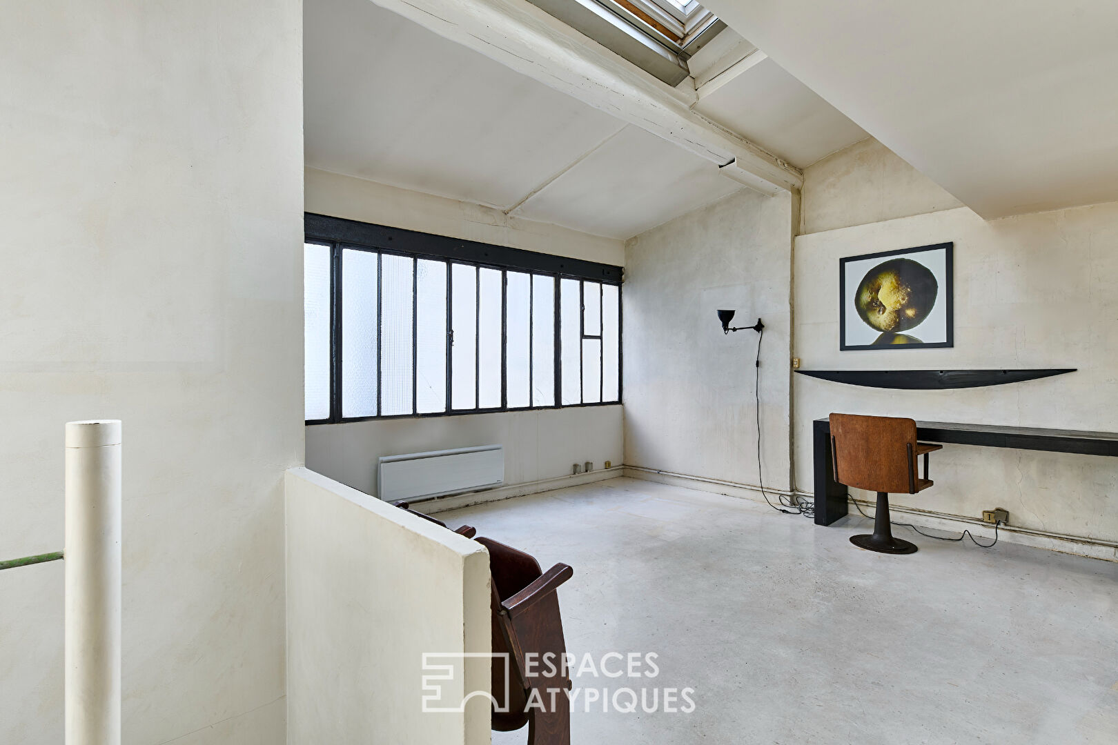 Top-floor loft-style duplex with skylights – Montorgueil district
