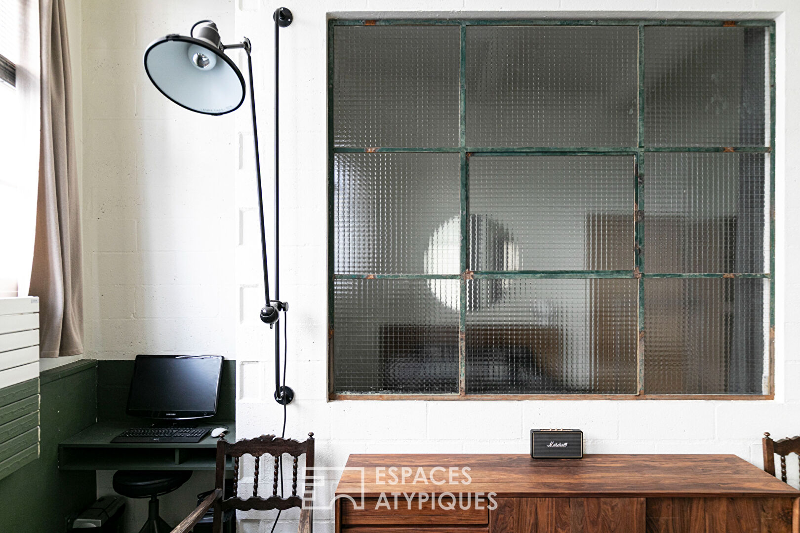 Industrial loft revisited in an Art Deco setting –  Square Carpeaux
