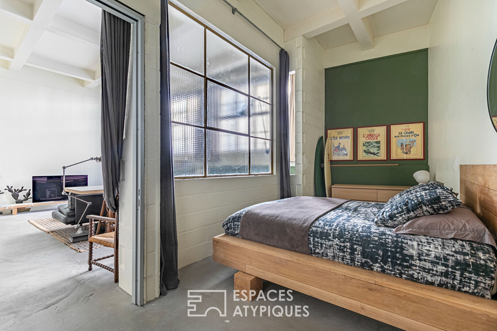 Industrial loft revisited in an Art Deco setting –  Square Carpeaux