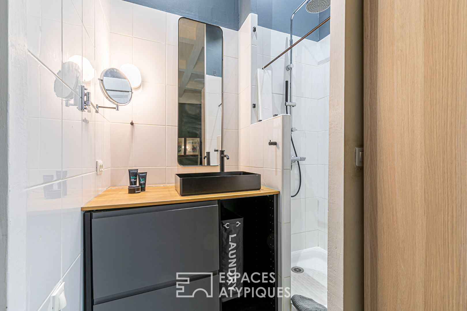 Industrial loft revisited in an Art Deco setting –  Square Carpeaux