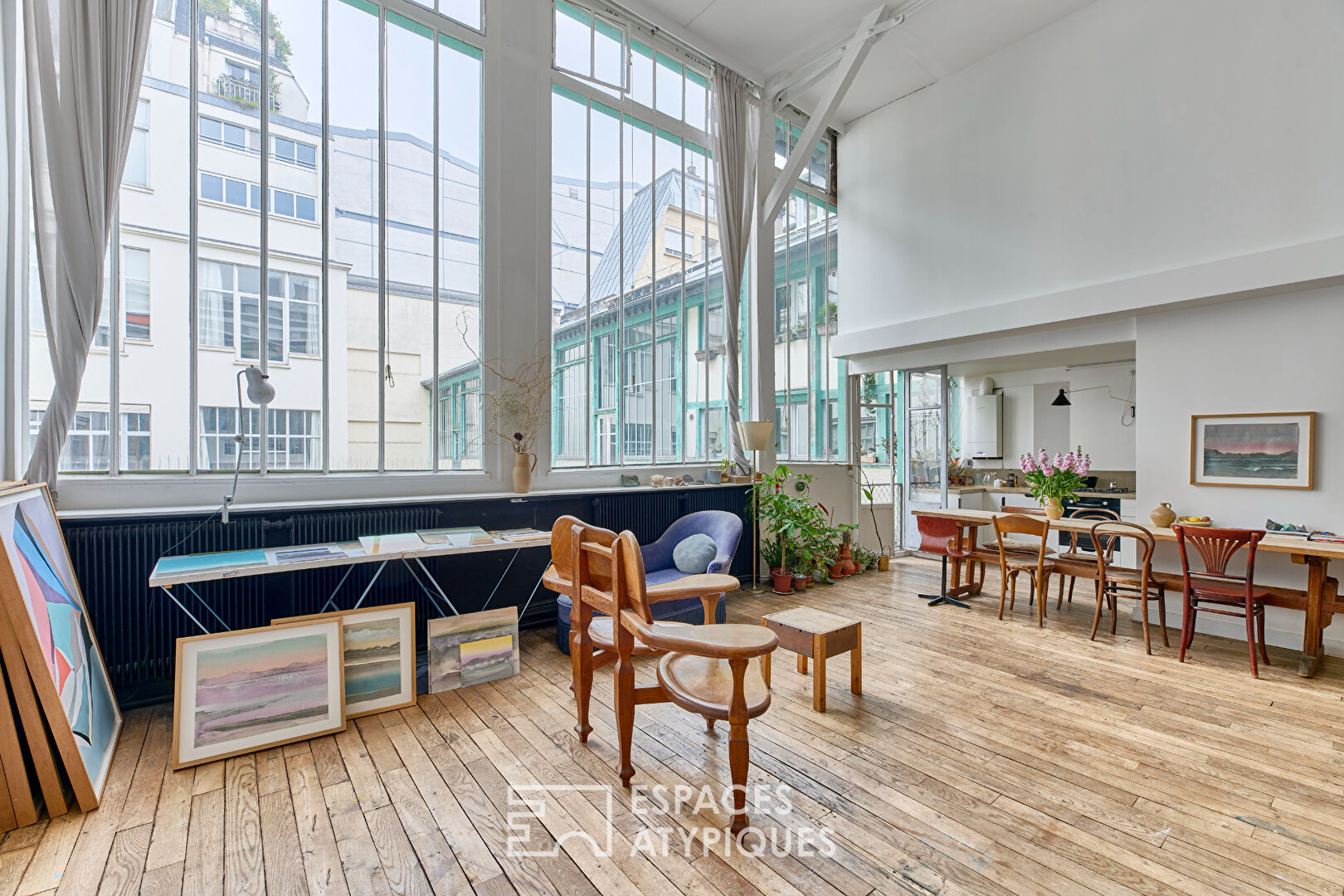 A true artist’s studio bathed in light near Place de Mexico